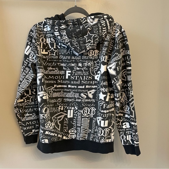 *SOLD* Y2K Skater Famous Sweater - Picture 3 of 4